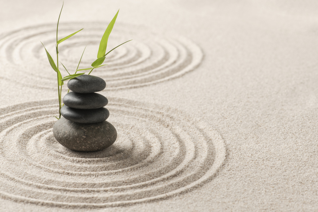 Piedras apiladas zen arena fondo arte de equilibrio concepto